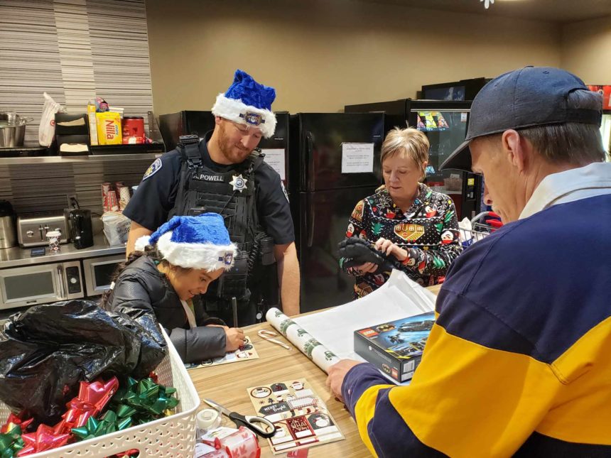 School Resource Officer Deputy Aaron Powell wrapping gifts with 8-year-old Melanie at Shop with a Cop in December 2023. | Nate Sunderland, EastIdahoNews.com